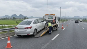 Xe cứu hộ cao tốc Hà Nam chở ô tô trên tuyến Cầu Giẽ Ninh Bình